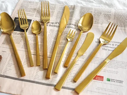 Matt goldenes Besteck