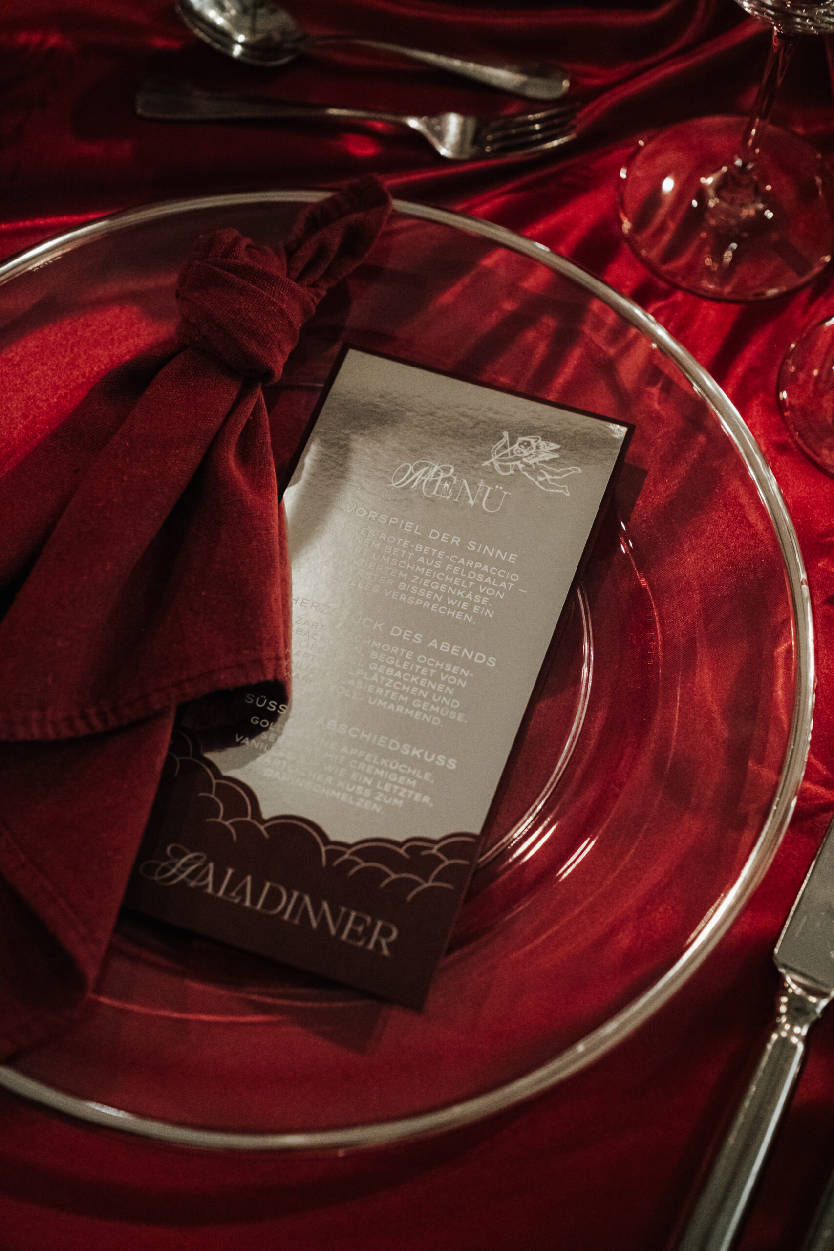 Platzteller Silberrand Serviette Bordeaux – Bild 1